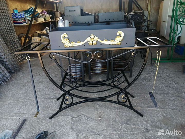 Мангал с крышей