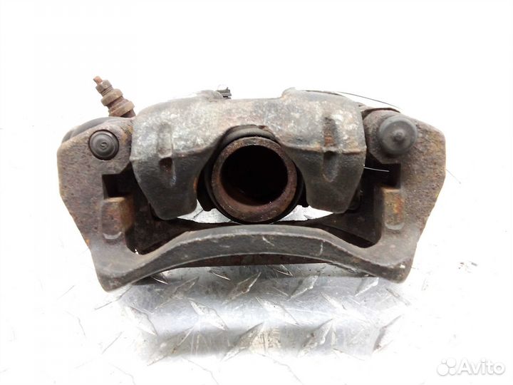 Суппорт задний левый Mitsubishi Pajero 4