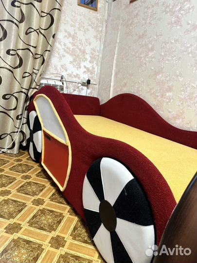 Детская кровать машина/детский диван