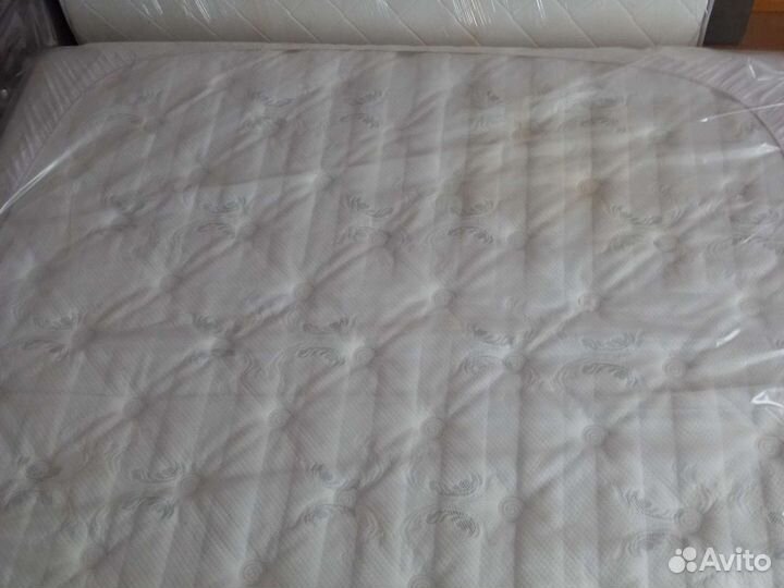 Кровать двухспальная с матрасом бу 160 200