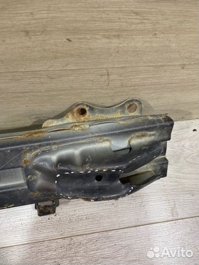 Усилитель переднего бампера Subaru Forester 3 Sh С