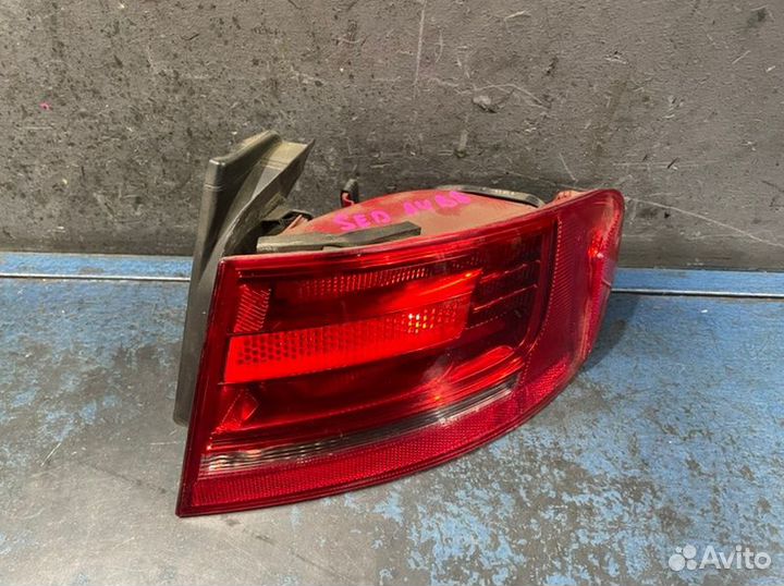 Фонарь правый Audi A4 B8