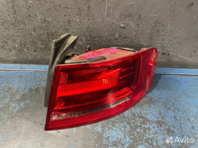 Фонарь правый Audi A4 B8
