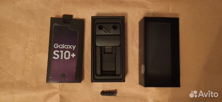 Коробка от Samsung Galaxy S10+