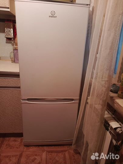 Холодильник бу Indesit