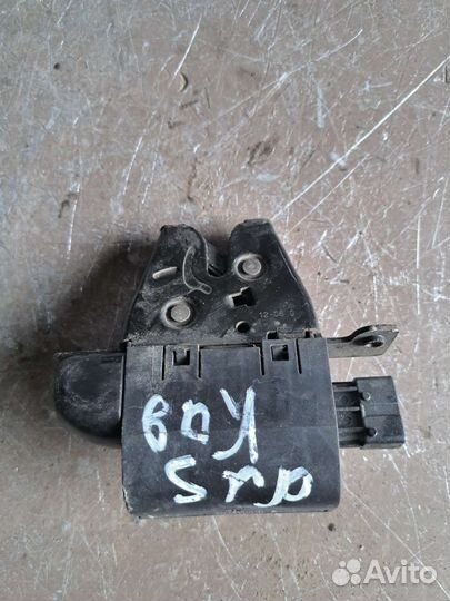 Замок крышки багажника на Cadillac bls