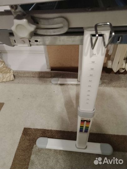 Школьная парта и стул