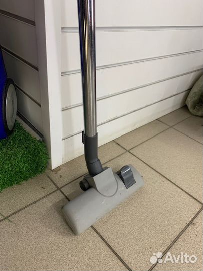 Пылесос Elenberg 1600W