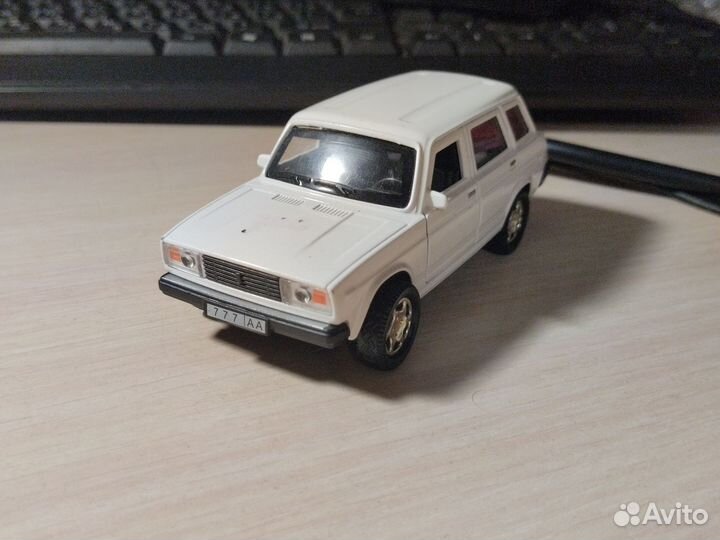 Игрушечные машинки металлические