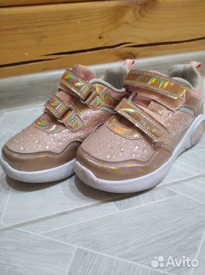 Кроссовки на девочку