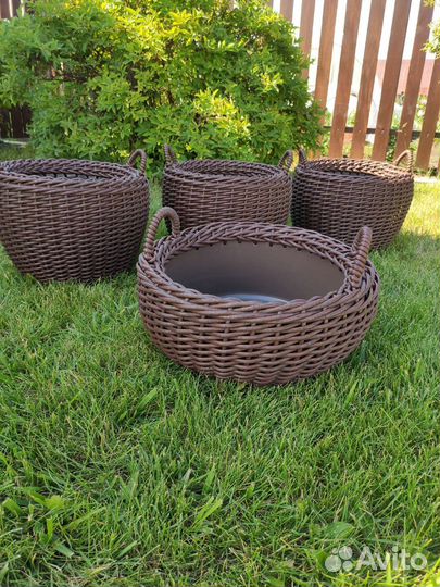 Кашпо для цветов из искусственного ротанга