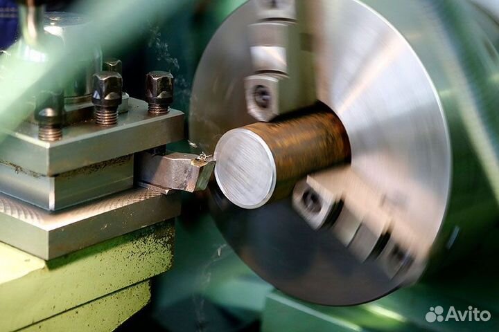 Токарь-расточник