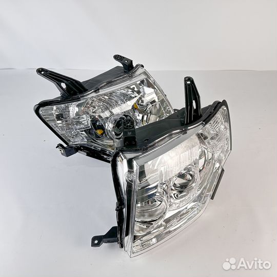 Комплект фар галоген (2шт) Mitsubishi Pajero 2006