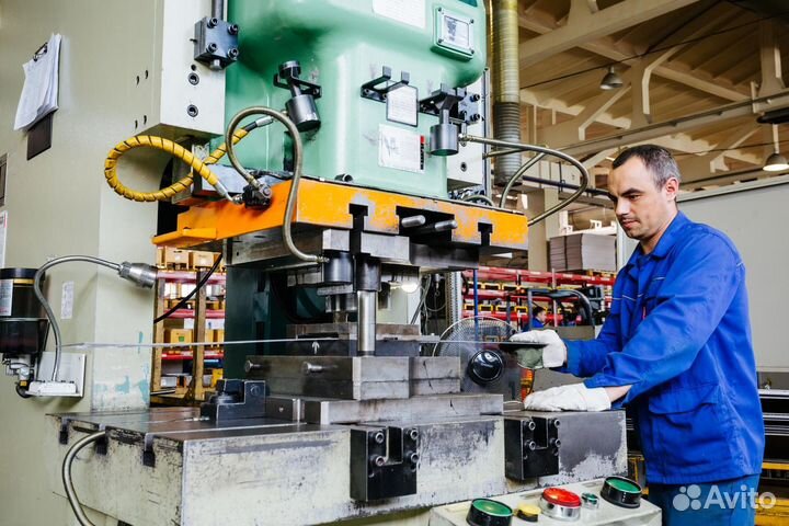 Штамповщик на завод