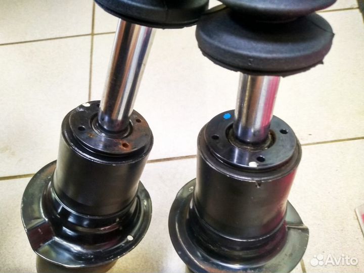 Задние амортизаторы subaru 20365AG300 20365AG3009L