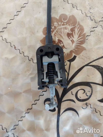 Трос замка на Skoda Fabia 2