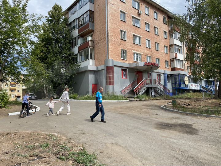 Магазин на первой линии угол 113 м²