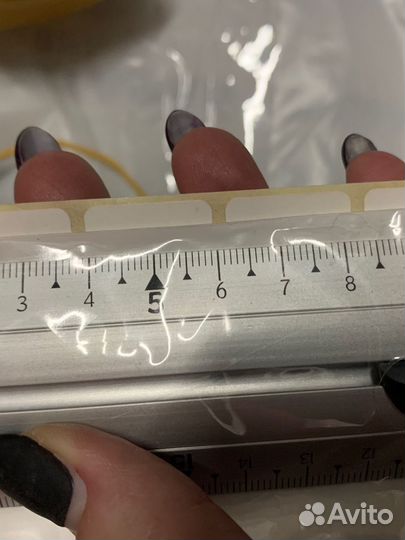 Ценники самоклеющиеся в рулоне