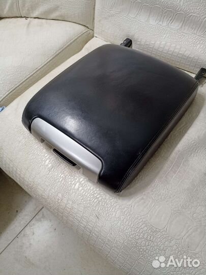 Подлокотник land cruiser 200