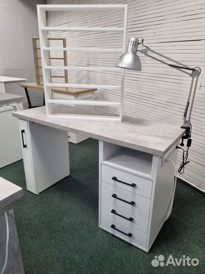 Маникюрный стол Лофт