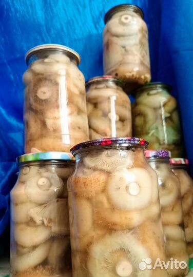 Банки с грибами