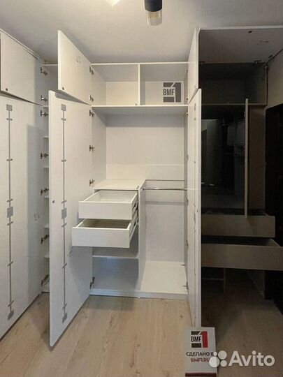 Распашной шкаф