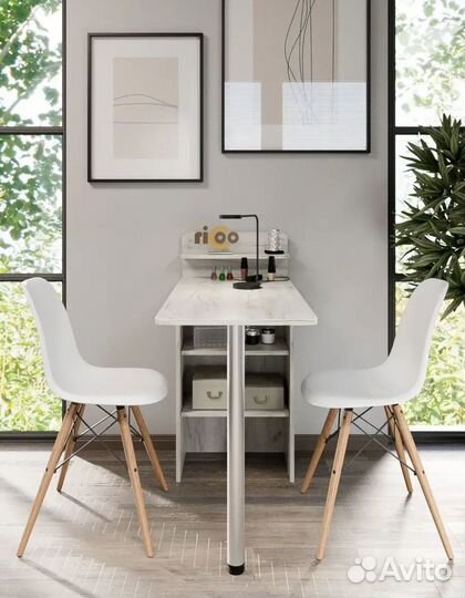 Маникюрный стол и стулья