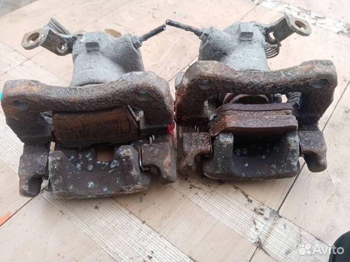 Суппорт тормозной задний Peugeot 407 2004