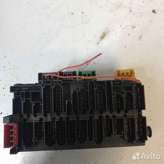 Блок предохранителей салонный Volkswagen Vento 1.8