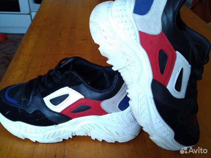 Кроссовки женские