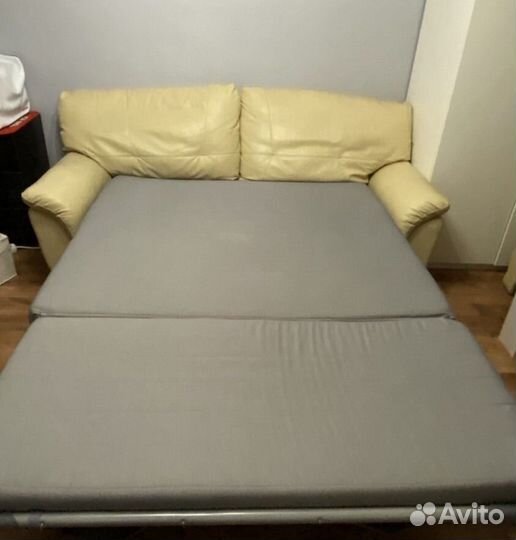Кожаный диван IKEA