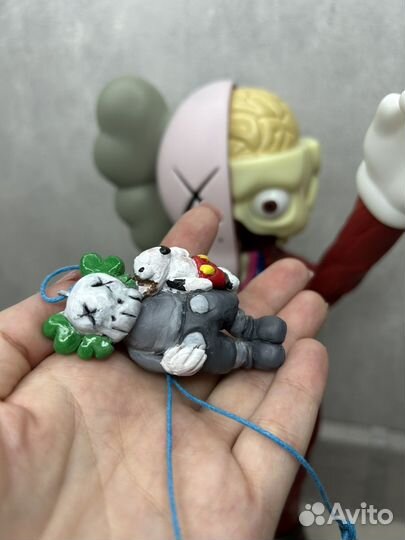 Фигурка kaws