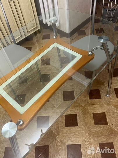 Кухоный стол и стулья