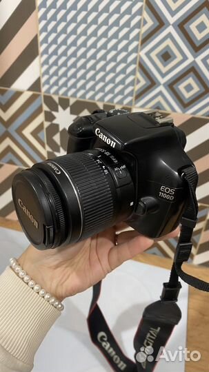 Зеркальный фотоаппарат Canon EOS 1100D