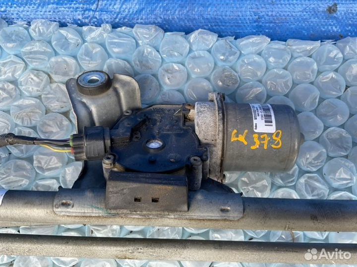 Трапеция стеклоочистителей Cadillac Escalade