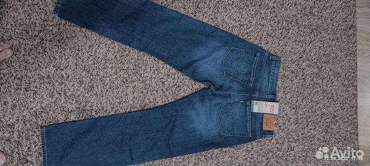 Джинсы levis новые