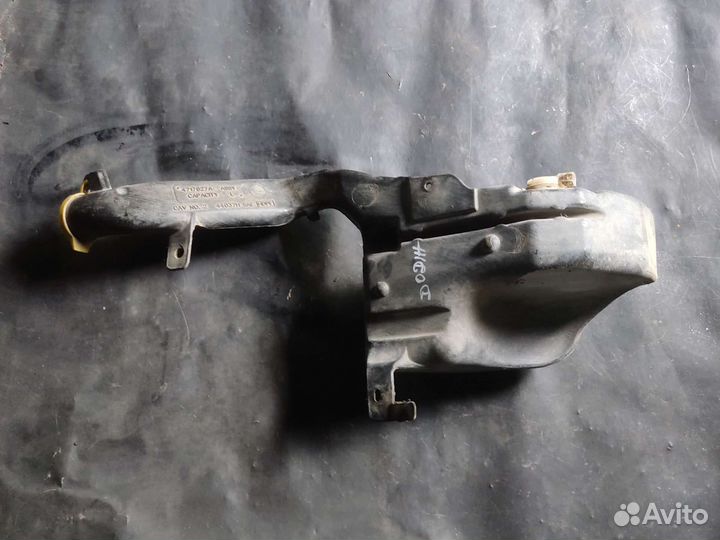 Бачок омывателя Dodge Caravan 4