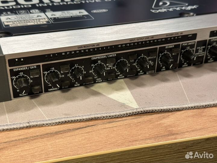 Компрессор Behringer MDX2600