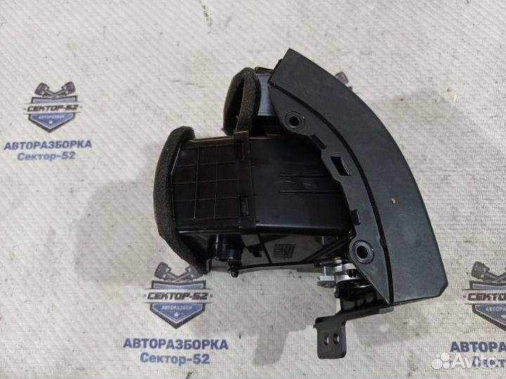 Дефлектор воздушный левый Hyundai Santa Fe 2