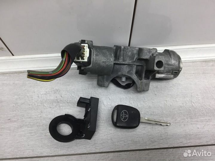 Замок зажигания Toyota Avensis универсал 1ZZ-FE