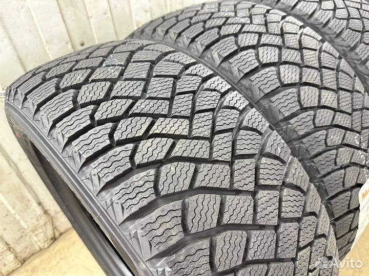 Maxxis Premitra Ice 5 SUV / SP5 215/55 R17
