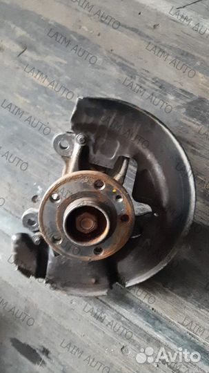 Кулак поворотный передний с пыльником и ступицей