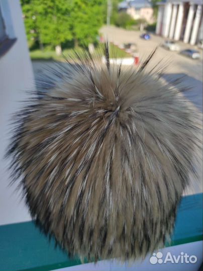 Шапка из енота вязанная