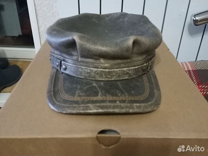 Мужская кожаная кепка