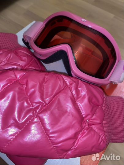 Горнолыжные очки и перчатки