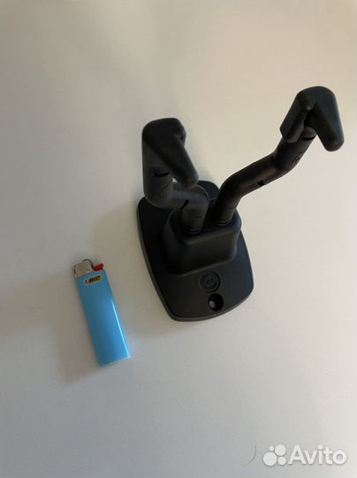 Настенный держатель для гитар K&M 16240