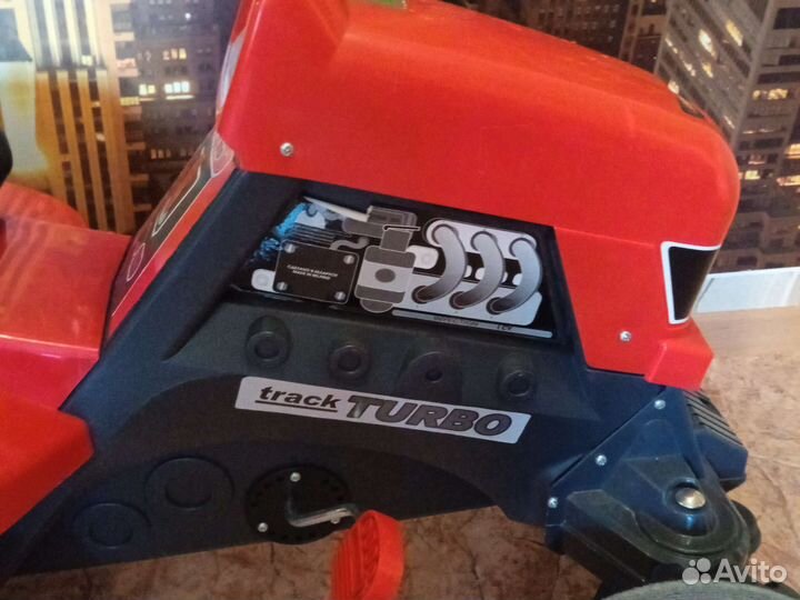 Продам детский трактор на педалях.Состояние 5+