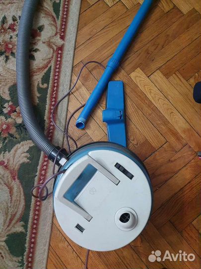 Пылесос Тайфун времен СССР в рабочем состоянии