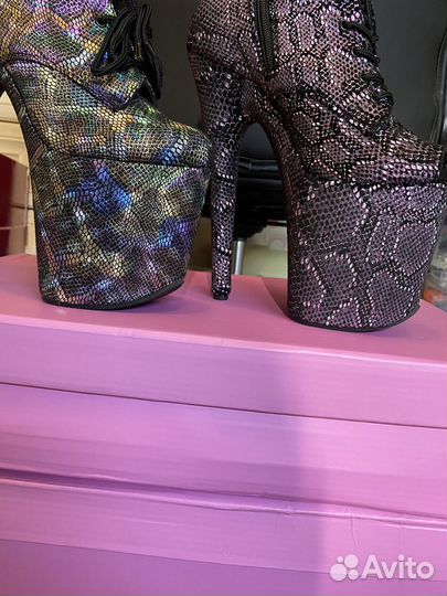 Стрипы ботильоны тройки