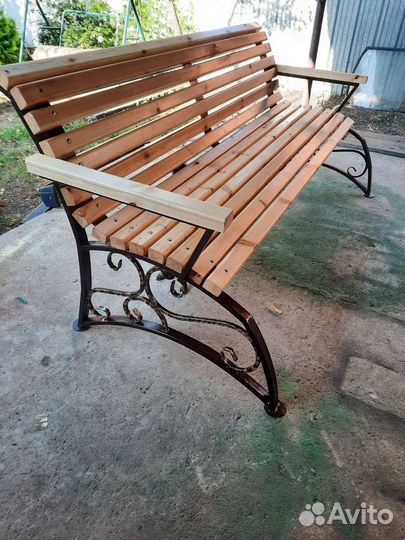 Лавочка уличная